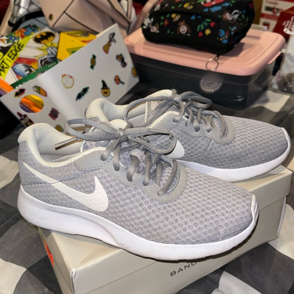 NIKE RUNNING SHOES
